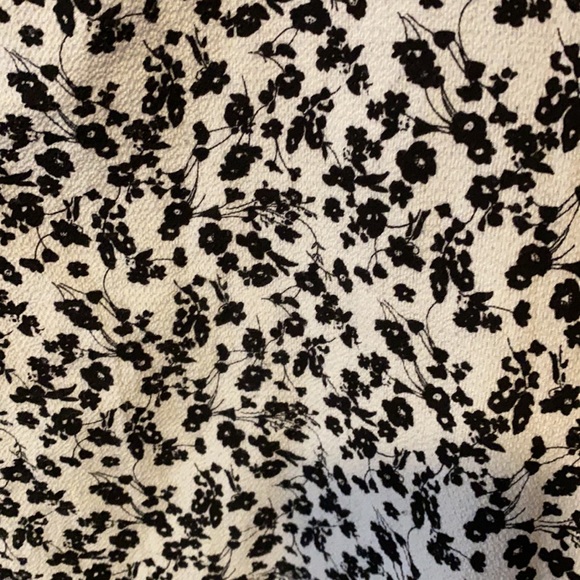 Flowerly top - Picture 2 of 2